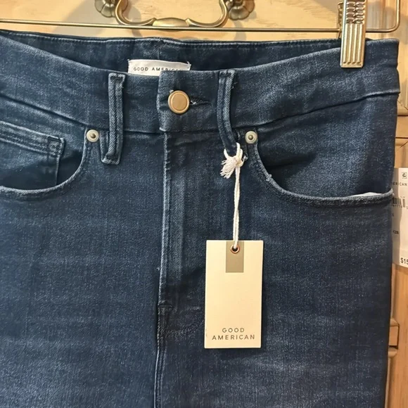 Good American Good Classic Slim Jeans - Picture 10 of 16
